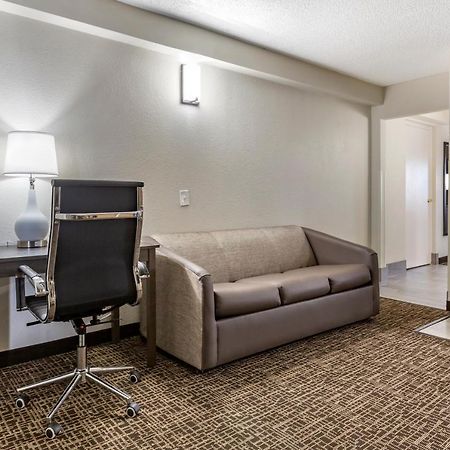 Quality Inn & Suites Spring Lake - Fayetteville Near Fort Bragg Eksteriør billede