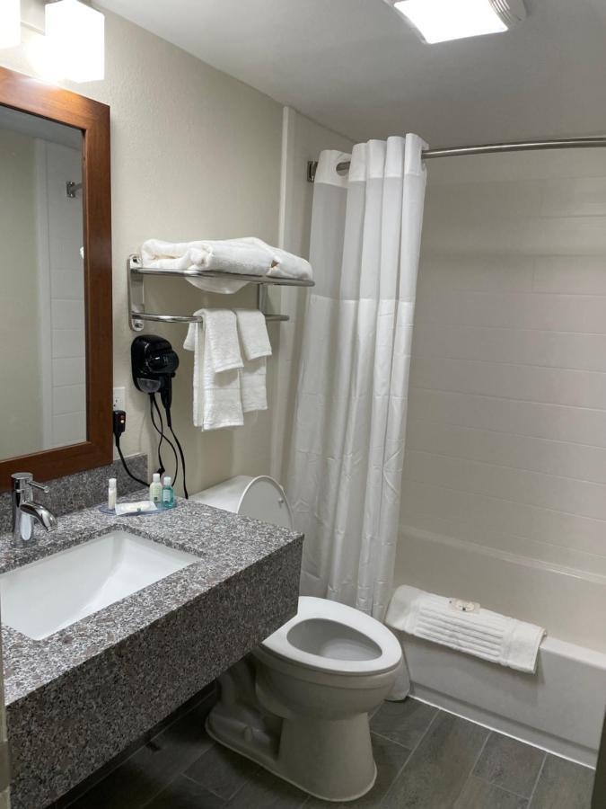Quality Inn & Suites Spring Lake - Fayetteville Near Fort Bragg Eksteriør billede
