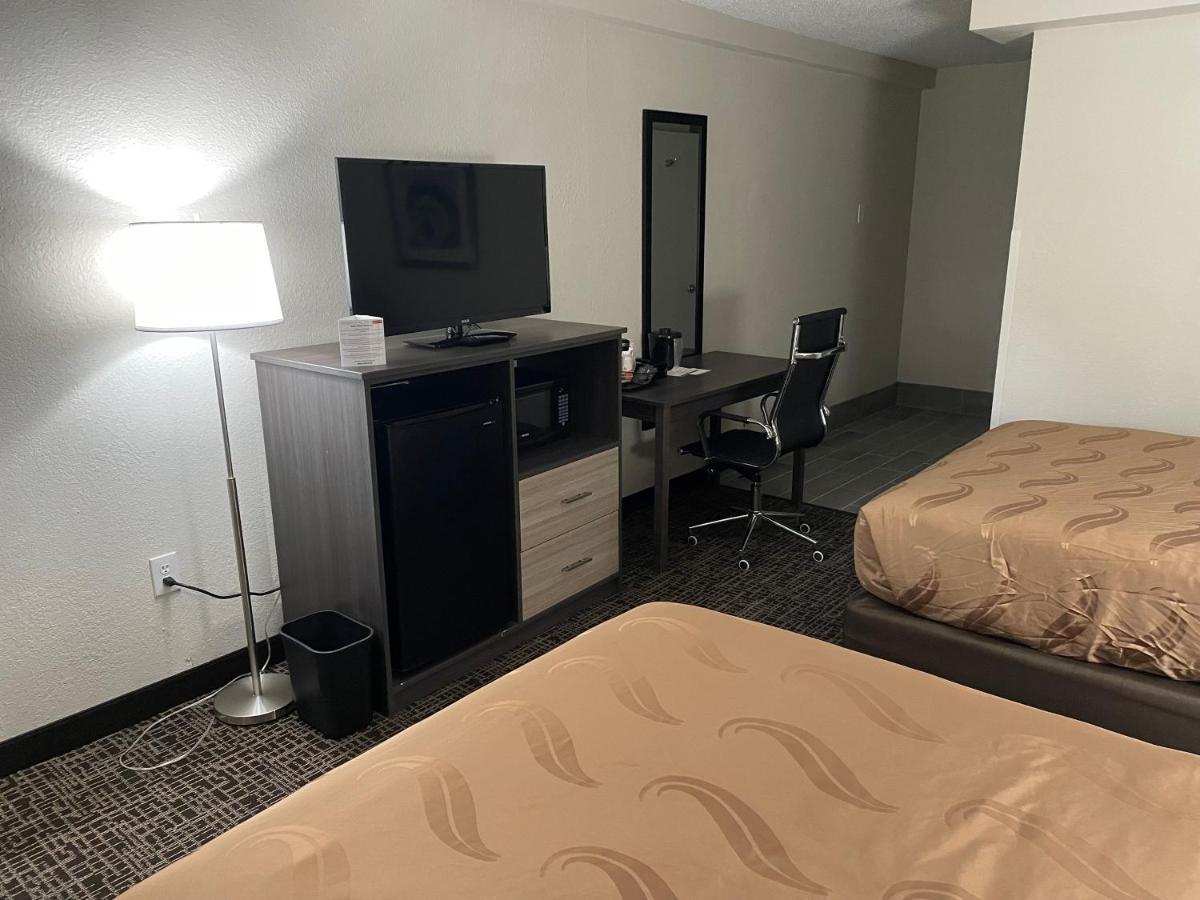 Quality Inn & Suites Spring Lake - Fayetteville Near Fort Bragg Eksteriør billede