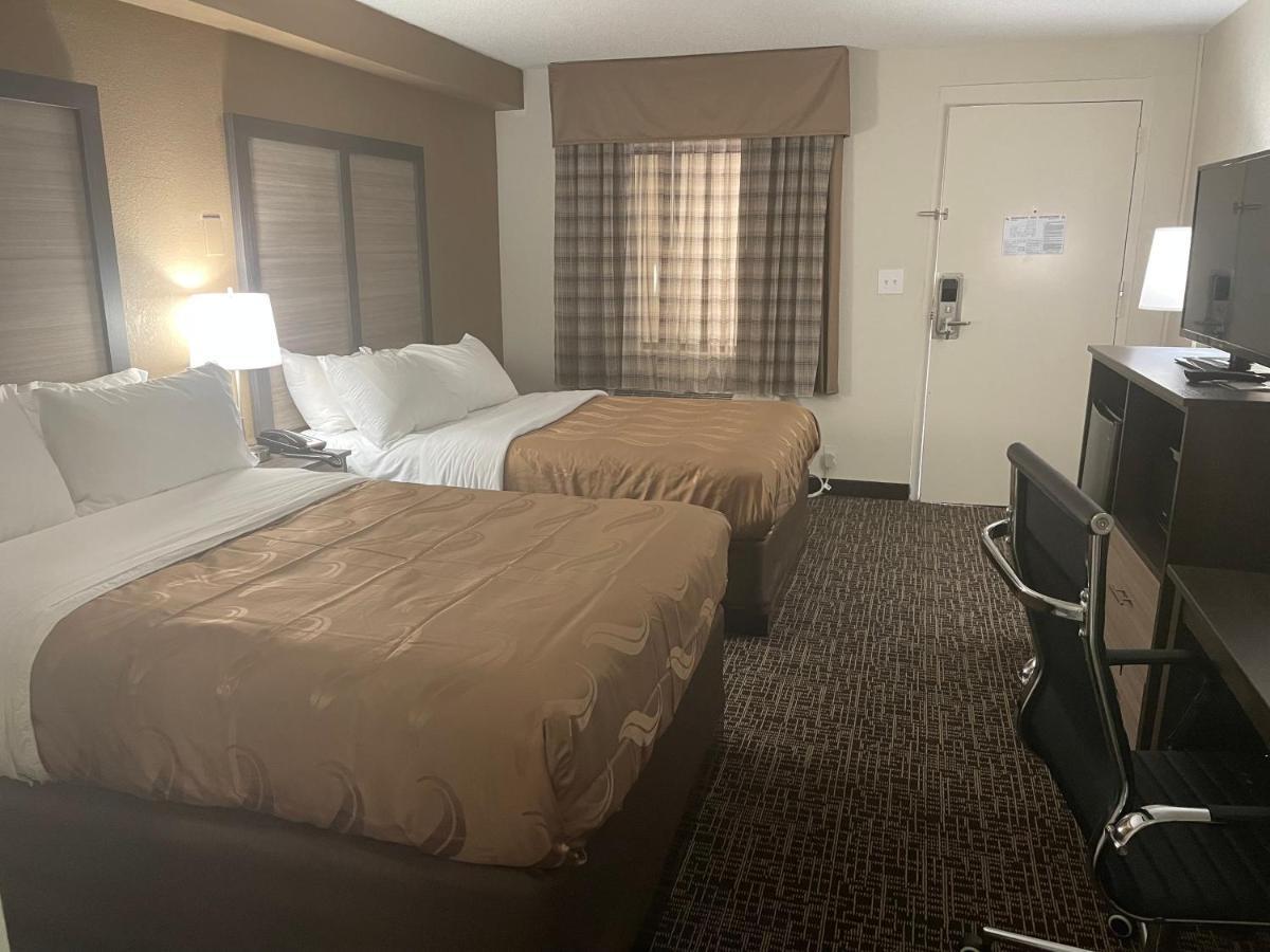 Quality Inn & Suites Spring Lake - Fayetteville Near Fort Bragg Eksteriør billede