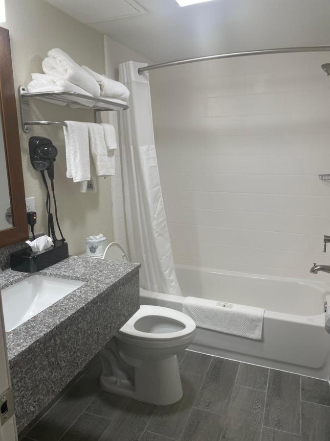 Quality Inn & Suites Spring Lake - Fayetteville Near Fort Bragg Eksteriør billede