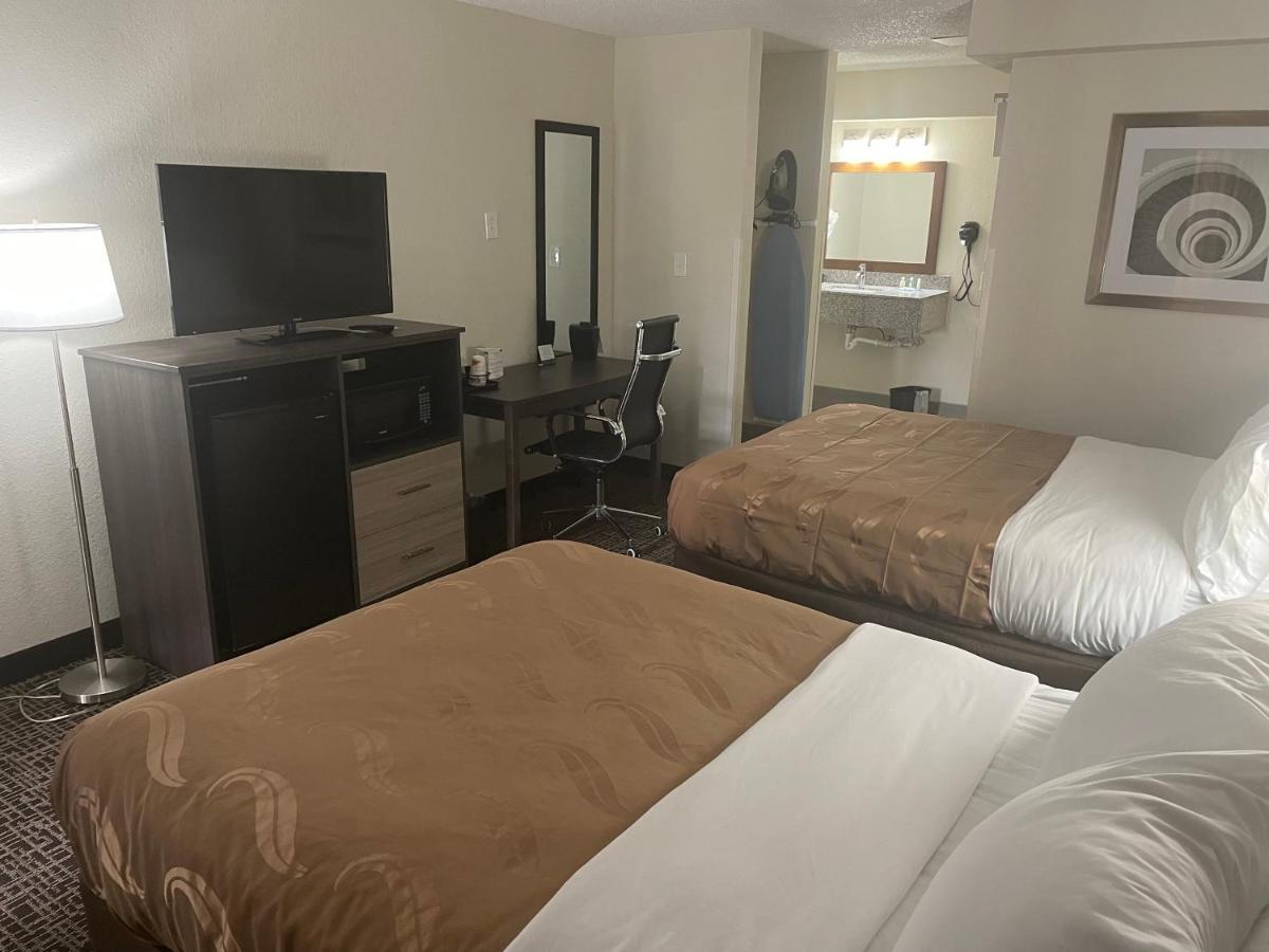 Quality Inn & Suites Spring Lake - Fayetteville Near Fort Bragg Eksteriør billede