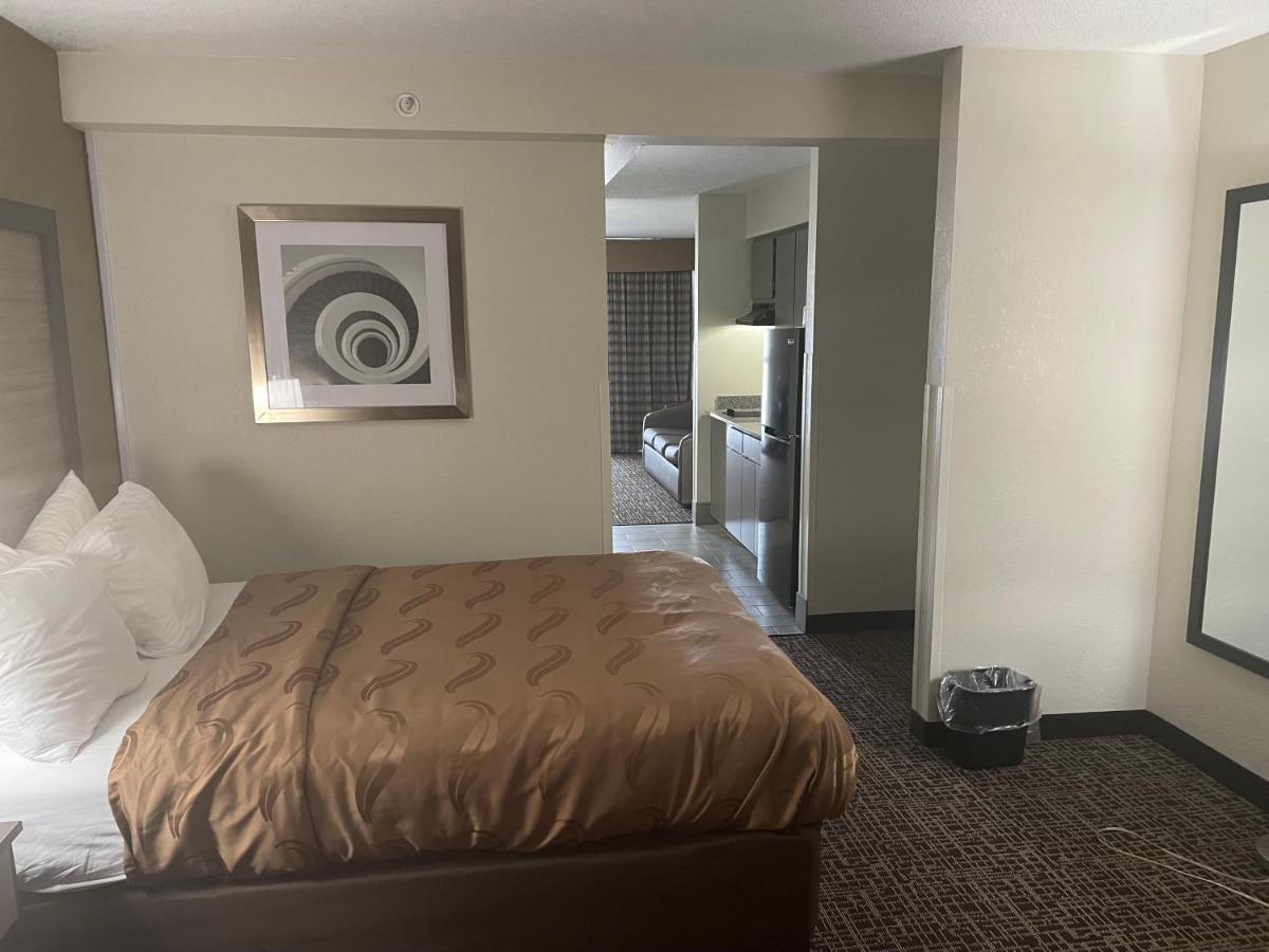 Quality Inn & Suites Spring Lake - Fayetteville Near Fort Bragg Eksteriør billede