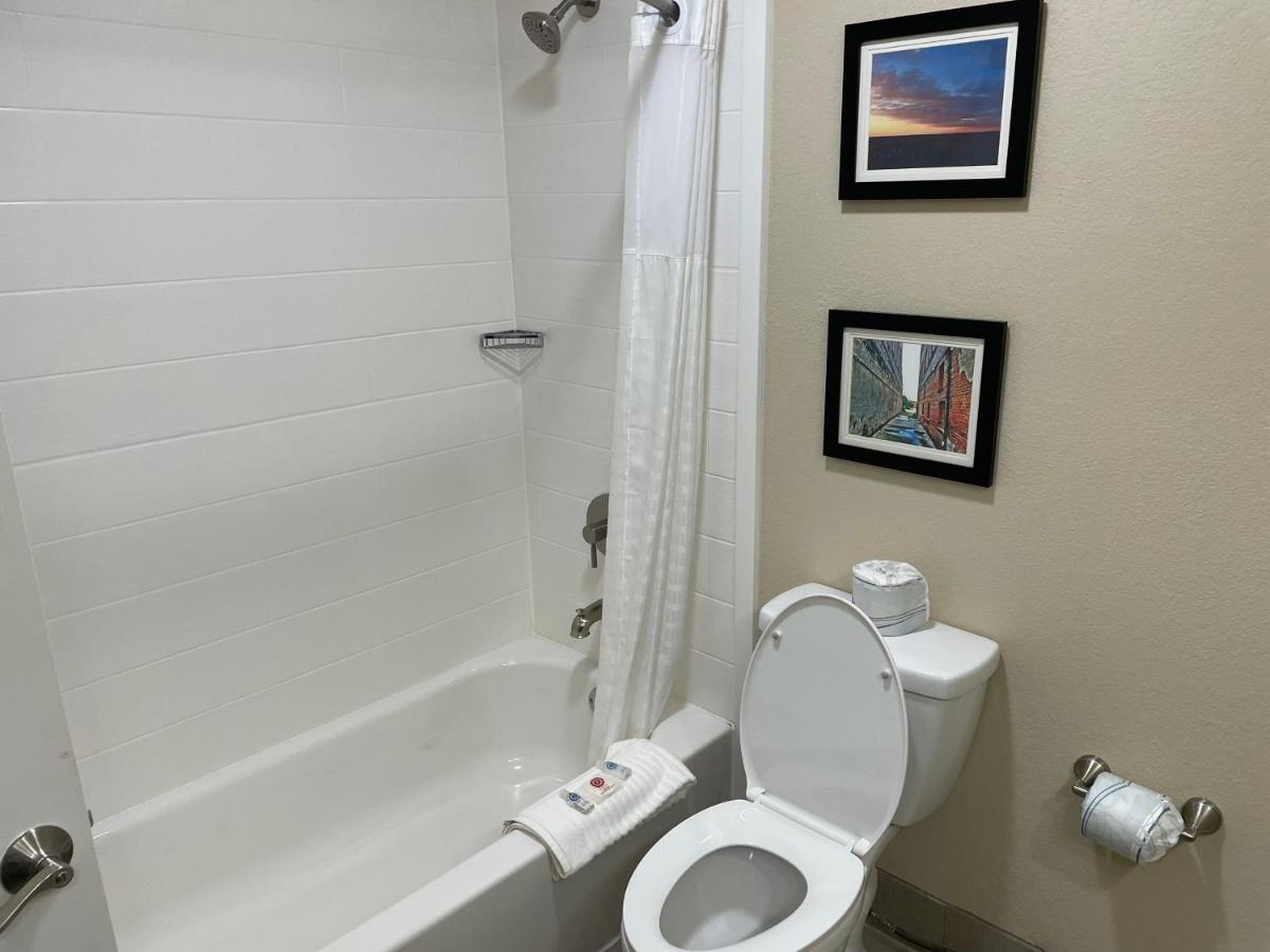 Quality Inn & Suites Spring Lake - Fayetteville Near Fort Bragg Eksteriør billede