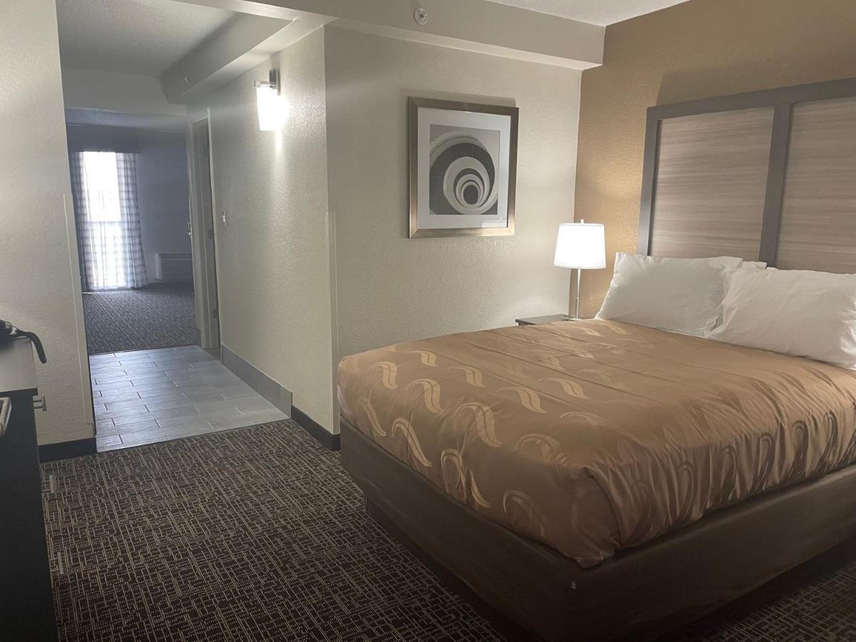 Quality Inn & Suites Spring Lake - Fayetteville Near Fort Bragg Eksteriør billede