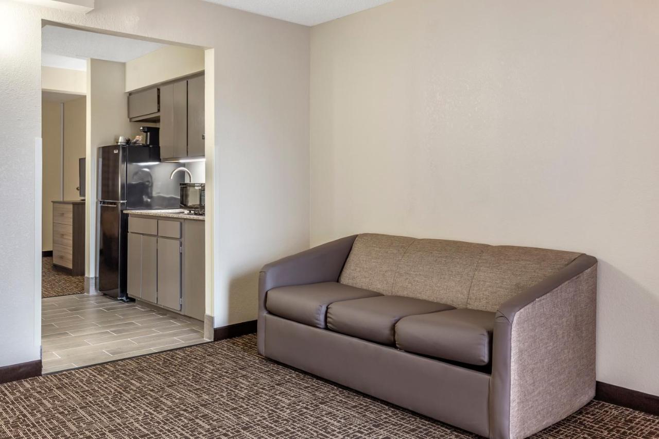 Quality Inn & Suites Spring Lake - Fayetteville Near Fort Bragg Eksteriør billede