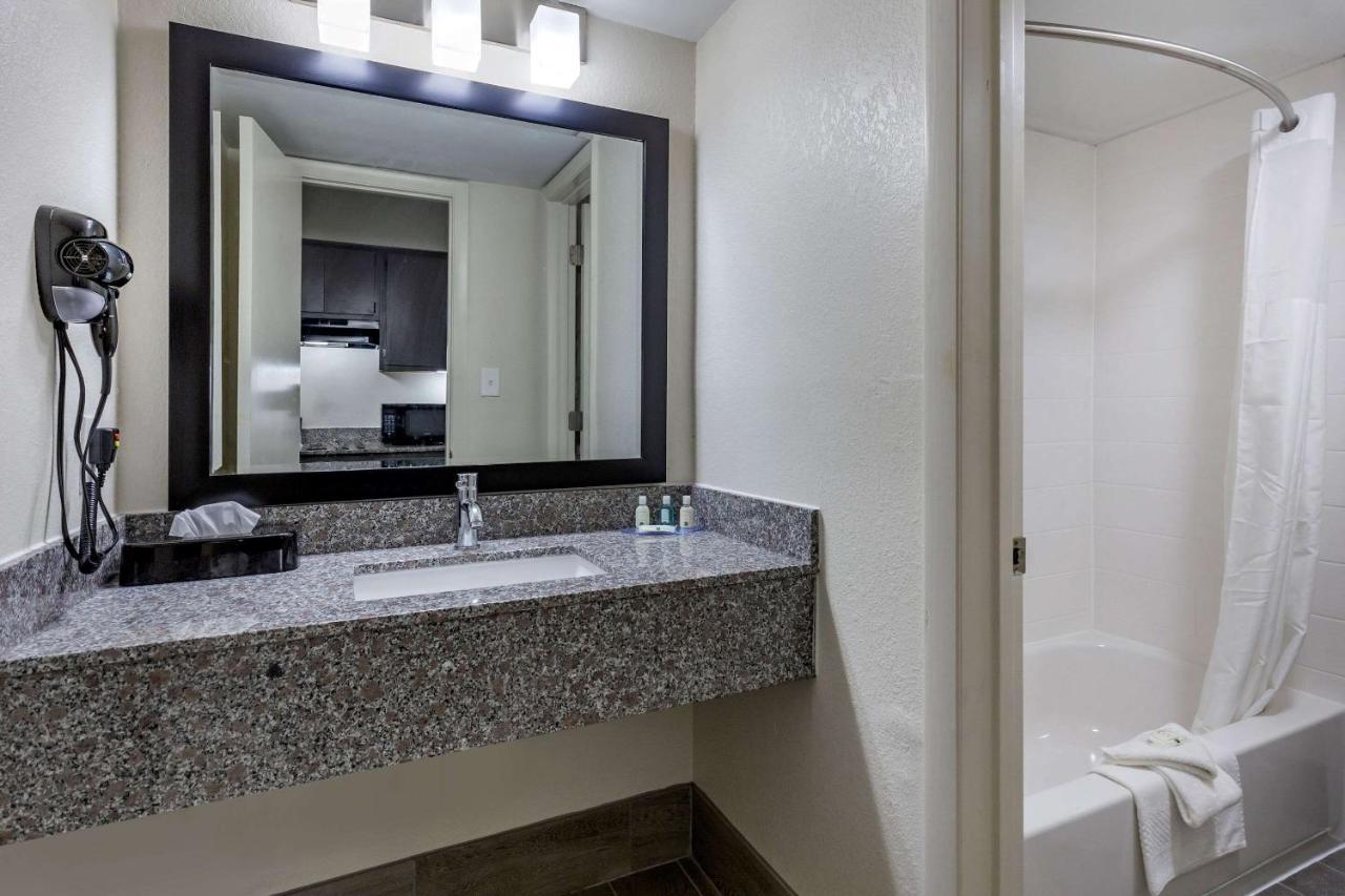 Quality Inn & Suites Spring Lake - Fayetteville Near Fort Bragg Eksteriør billede