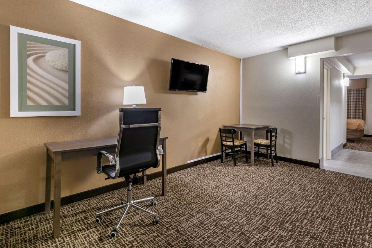 Quality Inn & Suites Spring Lake - Fayetteville Near Fort Bragg Eksteriør billede