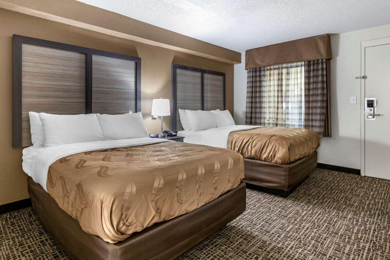 Quality Inn & Suites Spring Lake - Fayetteville Near Fort Bragg Eksteriør billede