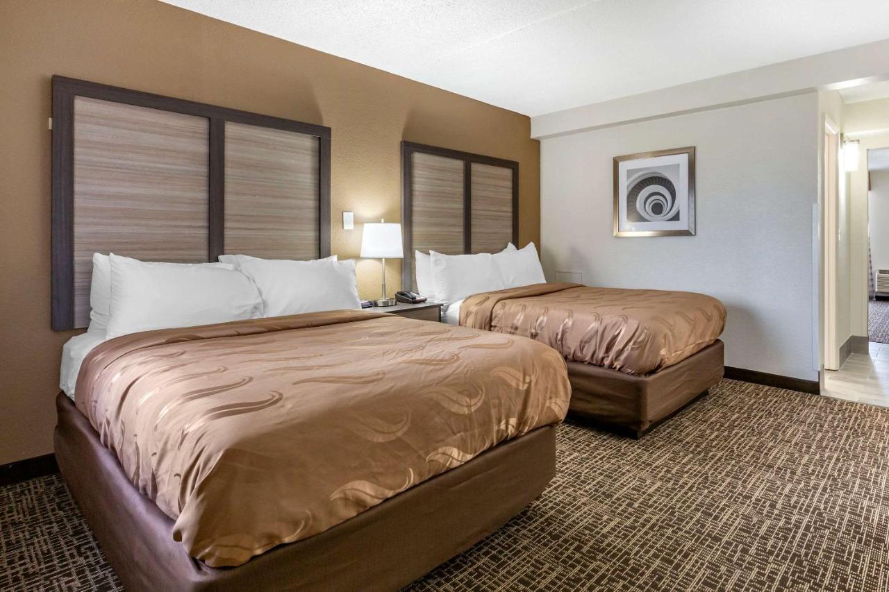 Quality Inn & Suites Spring Lake - Fayetteville Near Fort Bragg Eksteriør billede
